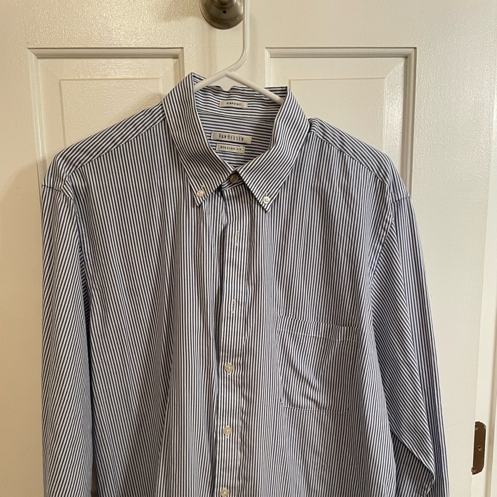 Van Huesen mens long sleeved shirt.